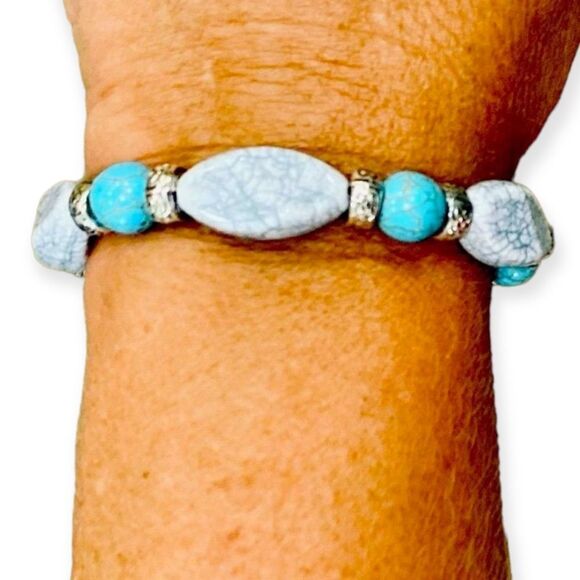 Western Silver Turquoise Howlite Beaded Bangle Bracelet NEW - Picture 2 of 4